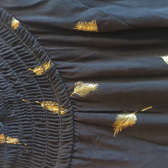 Holiday party blouse in black with gold feather detail! Size L - Picture 2 of 6